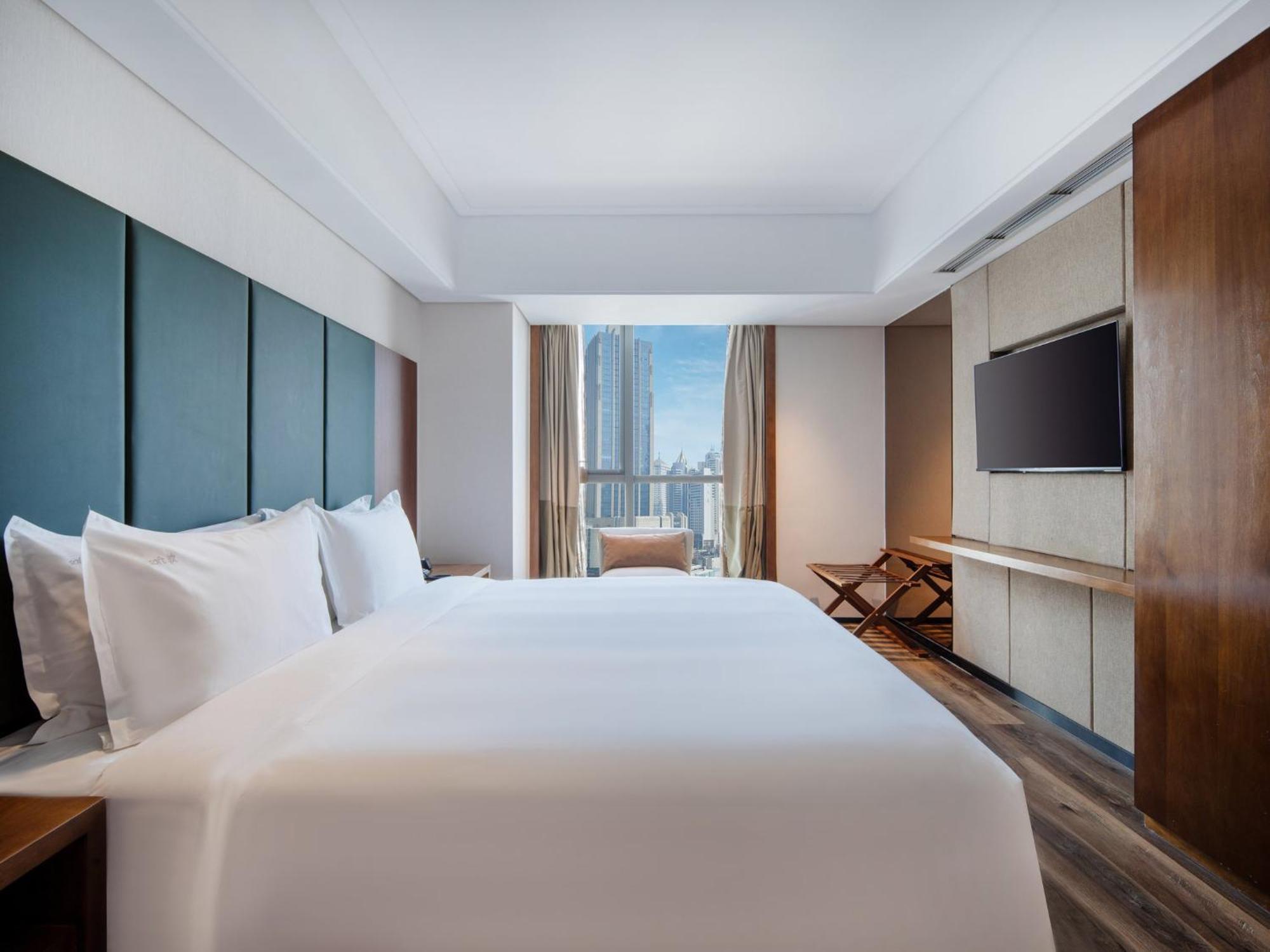 Center By Ihg - 4th Square