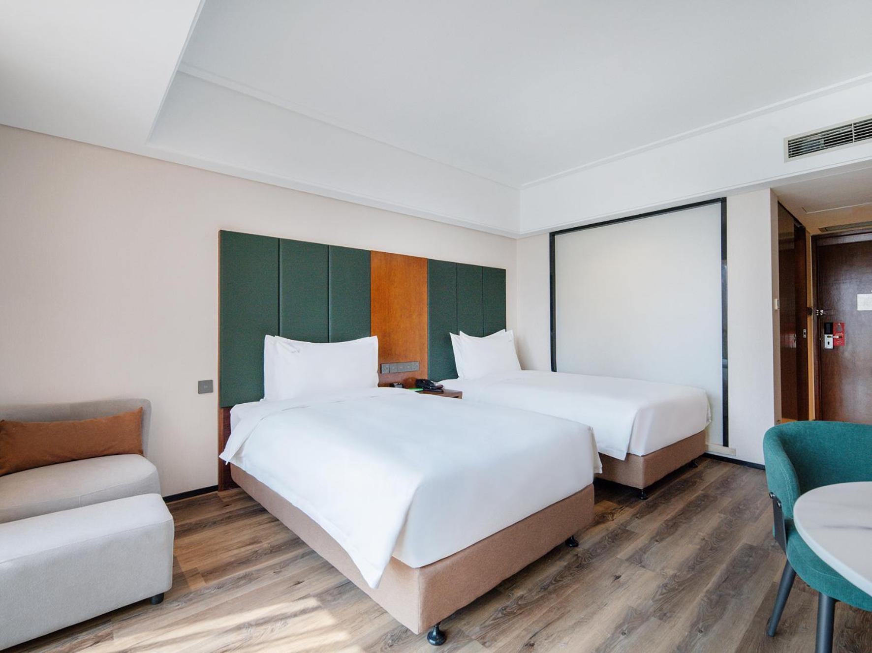 Center By Ihg - 4th Square
