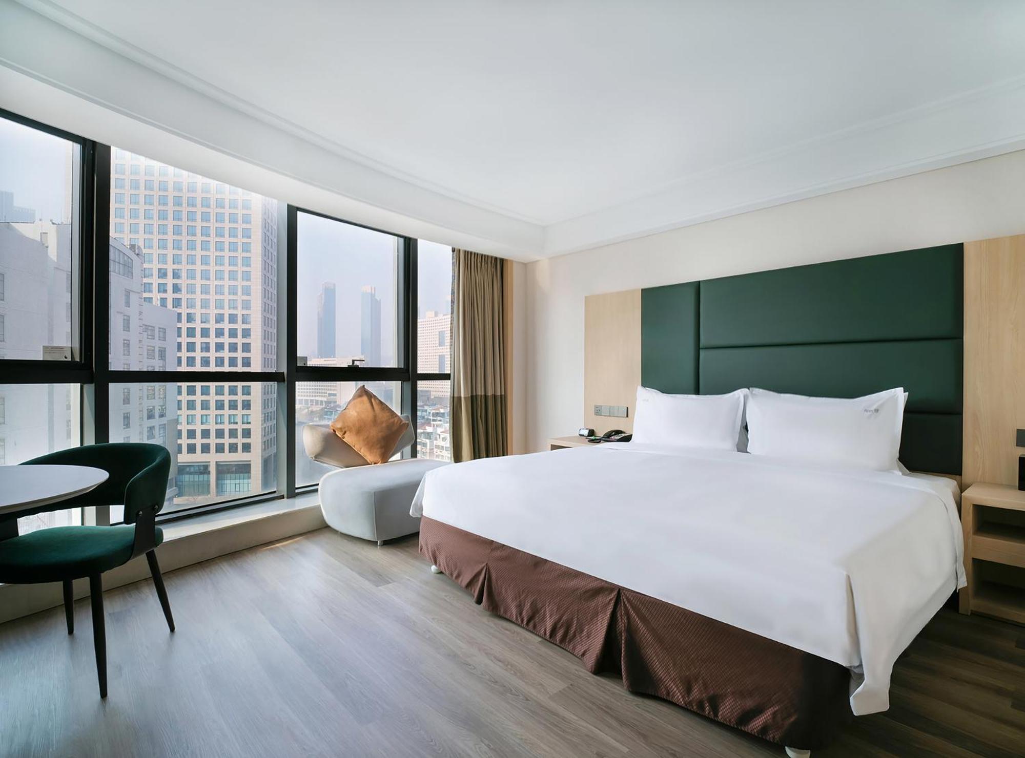 Center By Ihg - 4th Square 4*