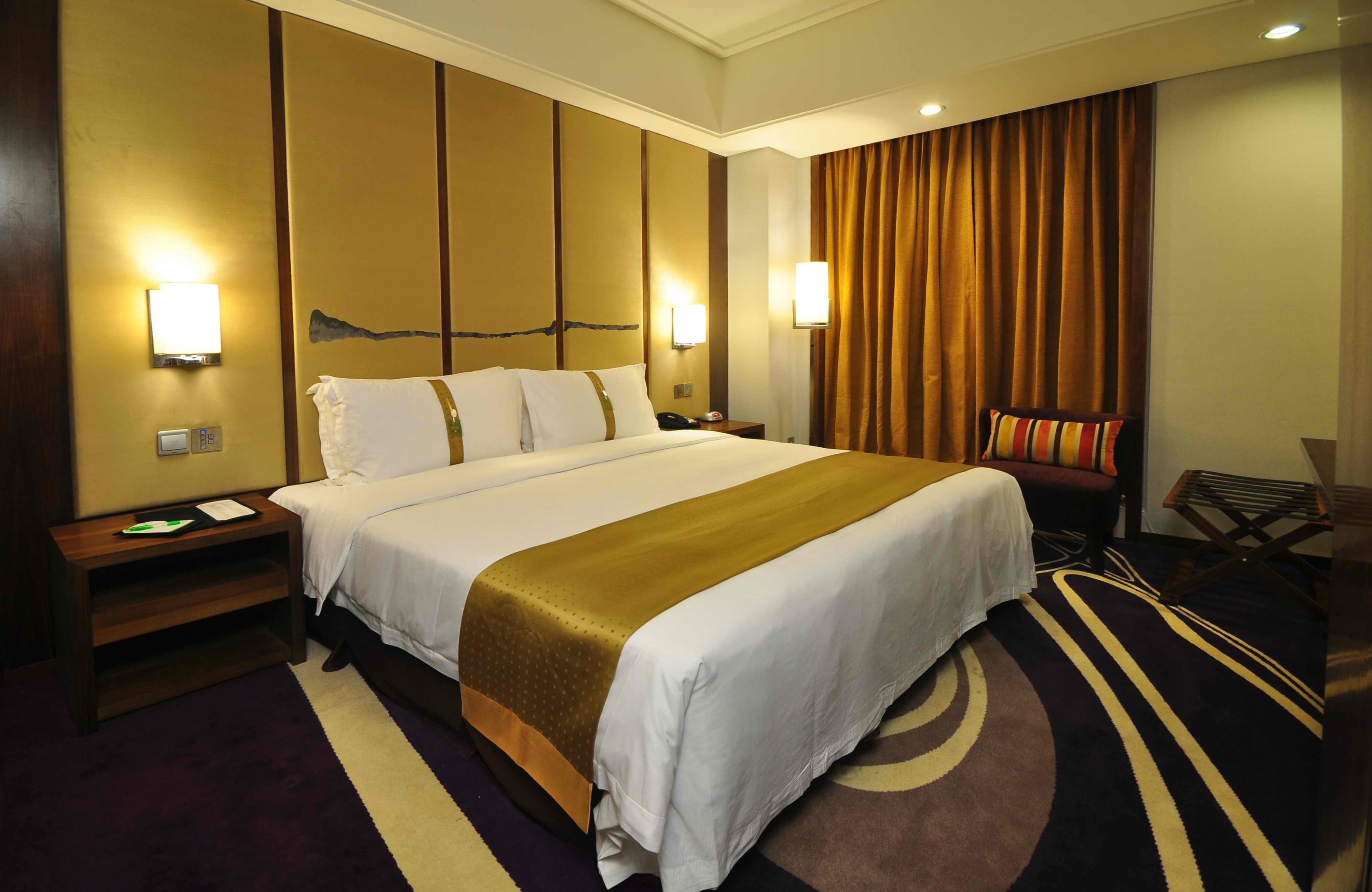 Center By Ihg - 4th Square Hotel Qingdao