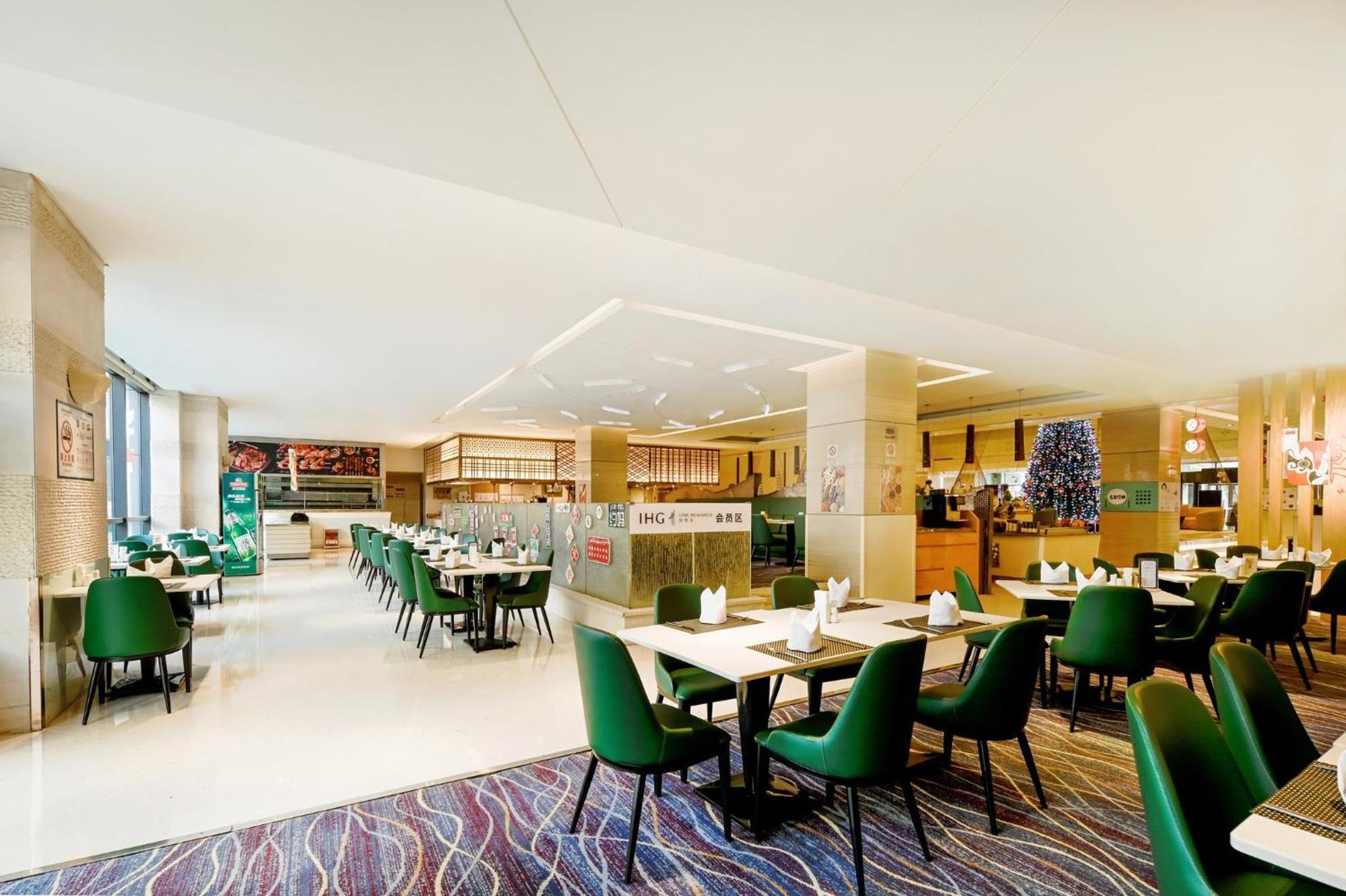 Center By Ihg - 4th Square 4*