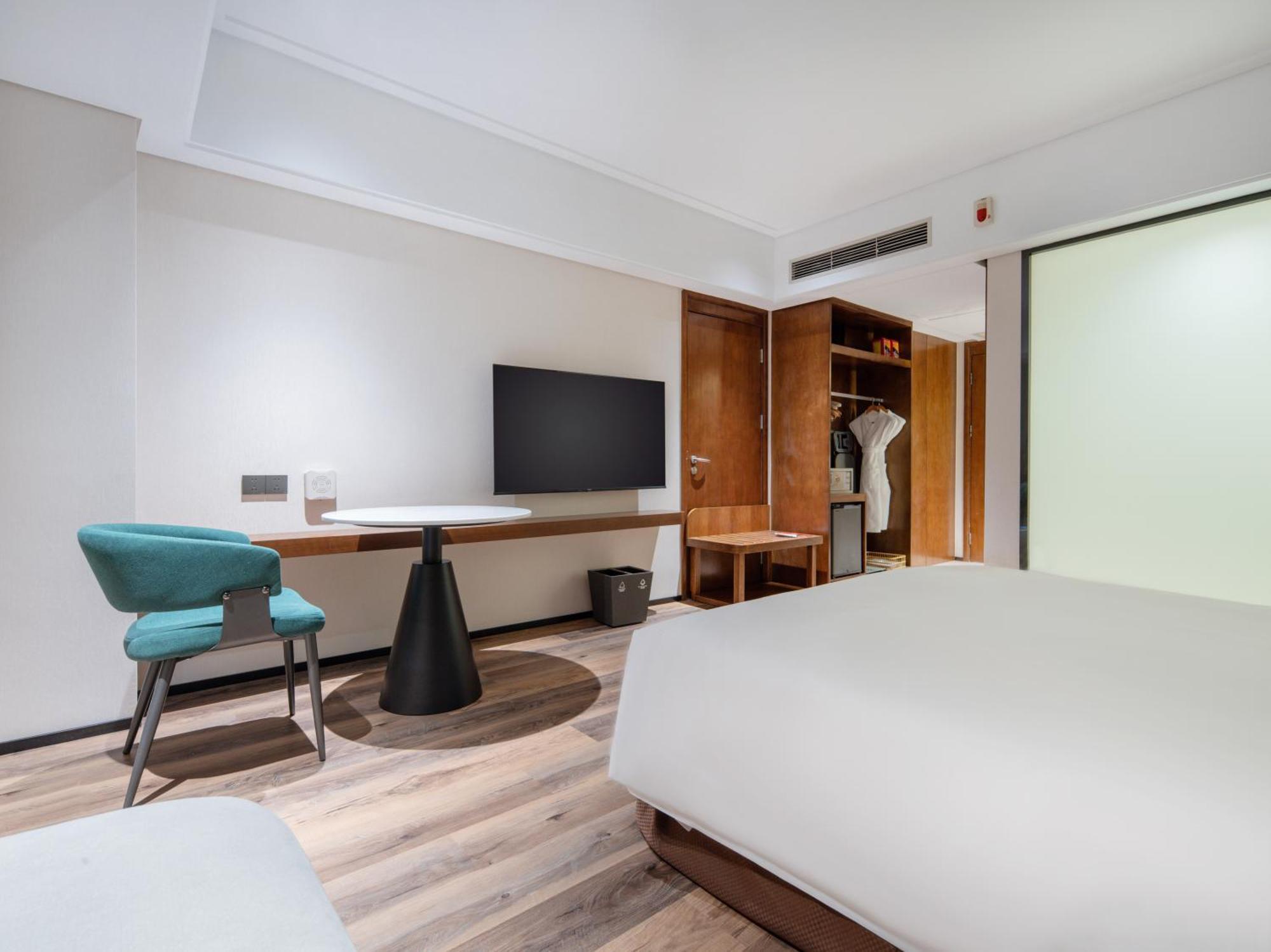 Center By Ihg - 4th Square Hotel Qingdao